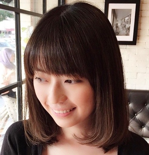 COLLARBONE BOB WITH STRAIGHT ACROSS BANGS