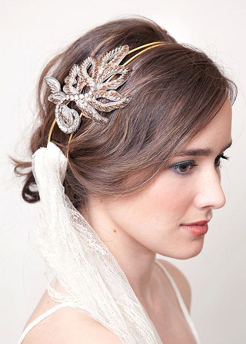 LOOSE UPDO WITH A FANCY HEADBAND