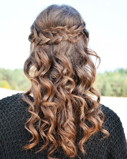 CURLY HALF UPDO WITH TWO BRAIDS