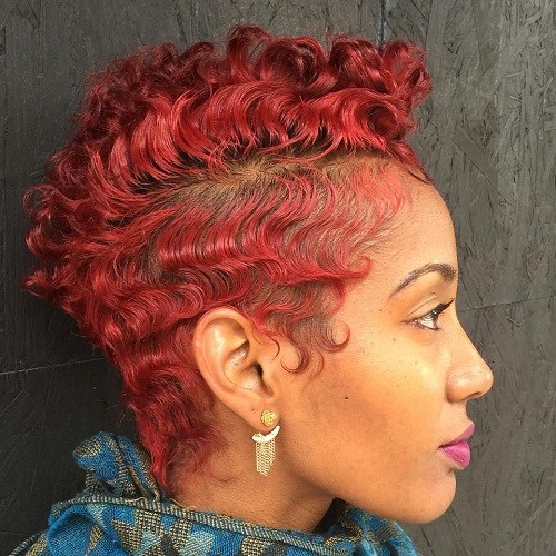 PASTEL PINKRED SHORT CURLY HAIRSTYLE