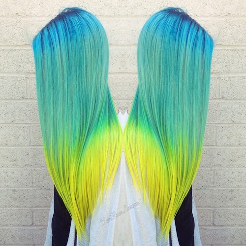 STUNNING TURQUOISE OMBRE HAIRSTYLE