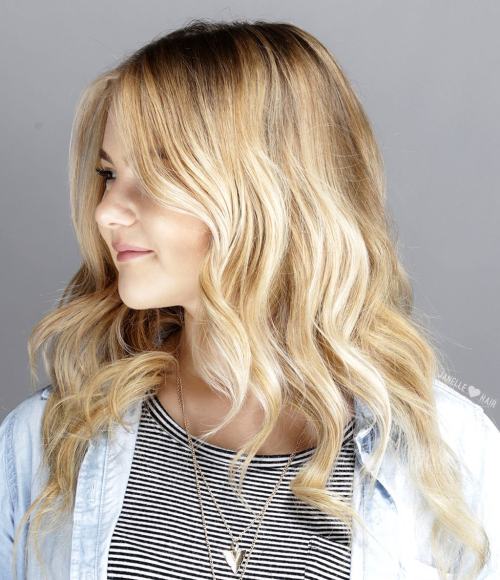 Medium to long wavy hairstyle for round face