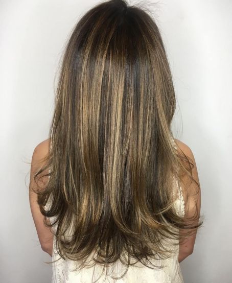 Long brown hairstyle with layered ends
