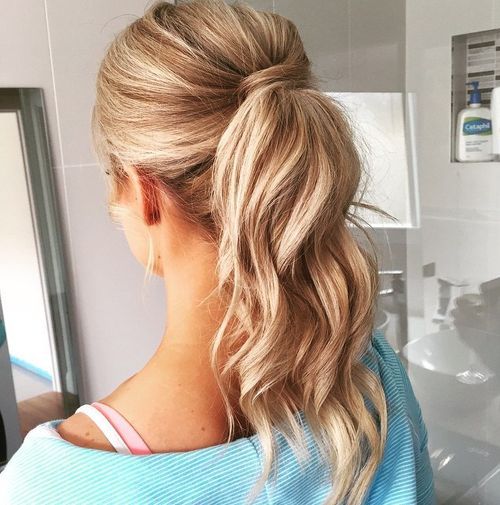 Blonde wavy ponytail for balayage hair